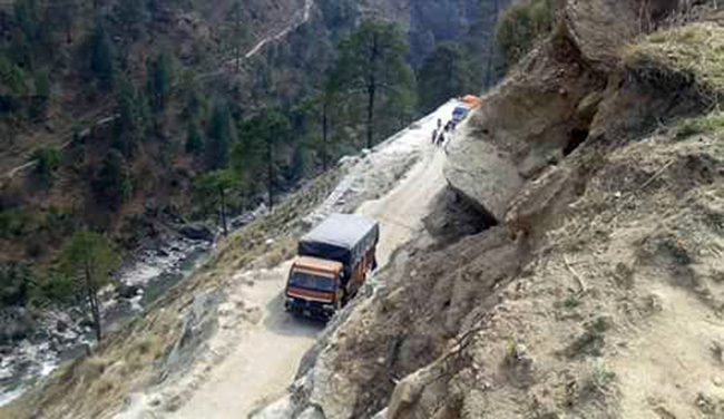 चार दिनपछि एकतर्फी खुल्यो कर्णाली राजमार्ग