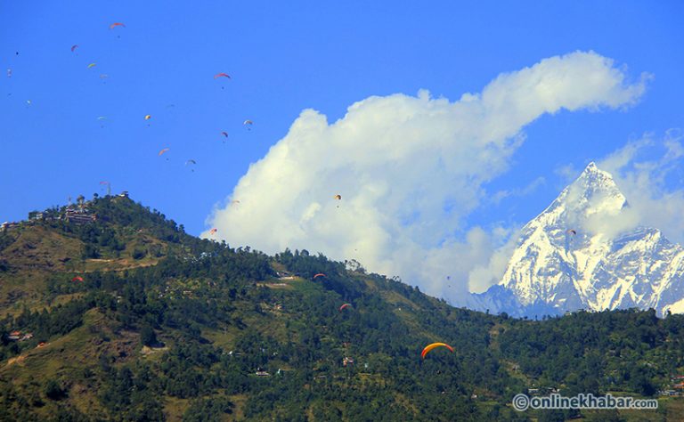 पोखराको पाराग्लाइडिङमा नयाँ शुल्क : घन्टाको १२ हजार ७५० रुपैयाँ