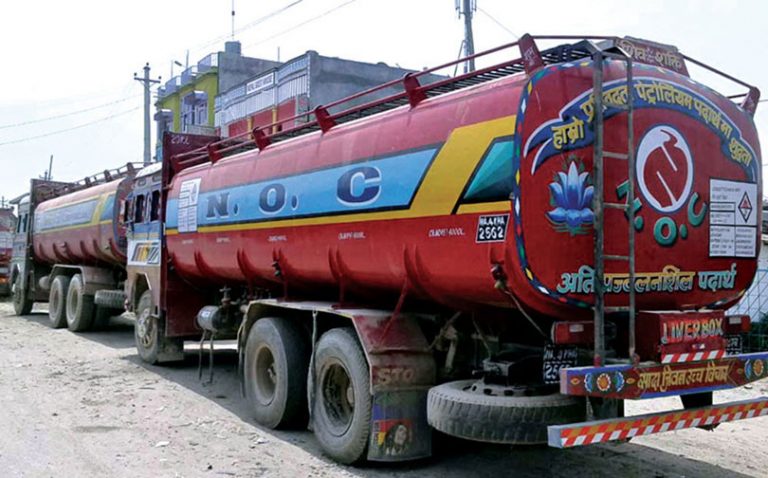 भारतसँग इन्धन खरिद सम्झौता नवीकरण गर्न काठमाडौंमा वार्ता सुरु