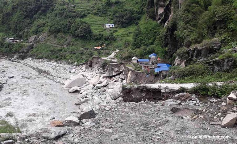 जलवायु परिवर्तनले बस्तीविहीन हुँदै हिमाली र पहाडी गाउँ  