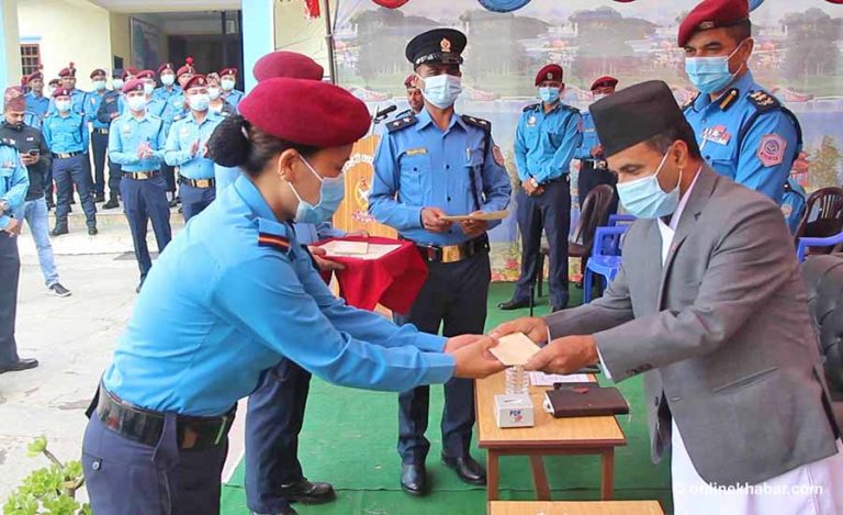 प्रहरी दिवसमा गुल्मीका ७ प्रहरी अधिकृत तथा जवान पुरस्कृत