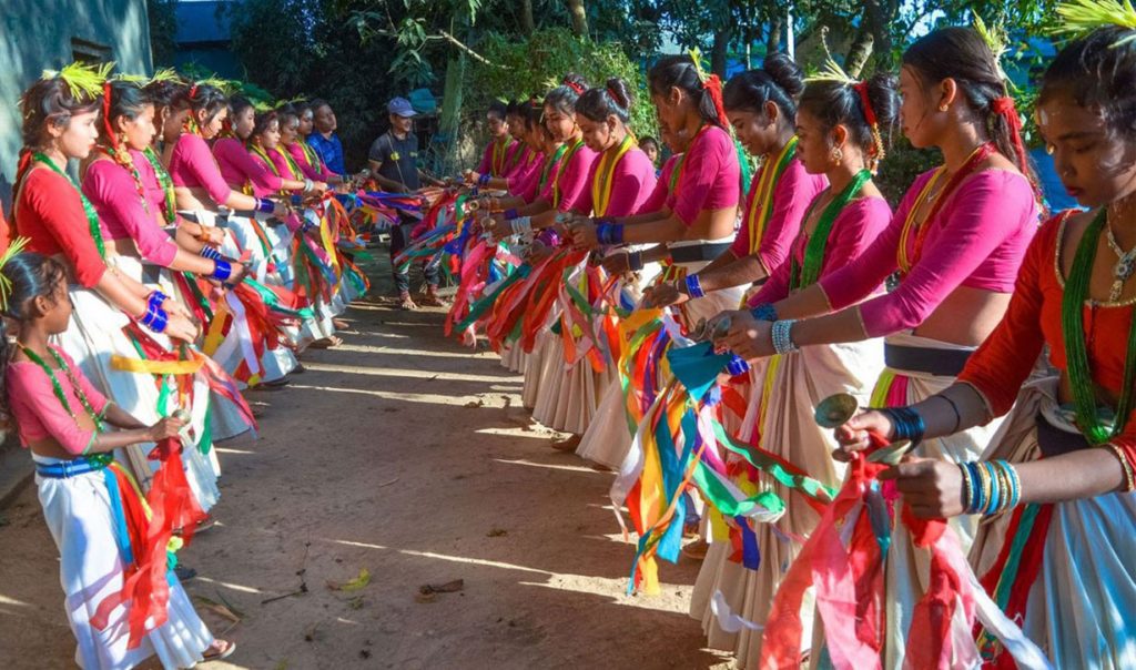 दाङका थारू बस्तीमा बज्न थाले ‘सखिया’ र ‘झुमरा’