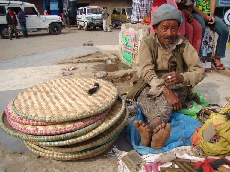 पहाडको हाट-बजार : घट्दैछ रौनक