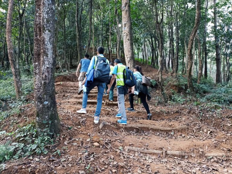 मातातीर्थ दर्शन गरि उक्लने होइन त हाइकिङ ?