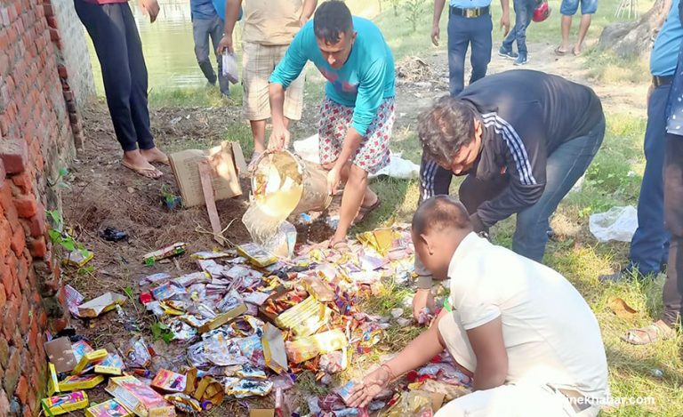 पर्सामा डेढ लाखको पटाका प्रहरीबाट नष्ट