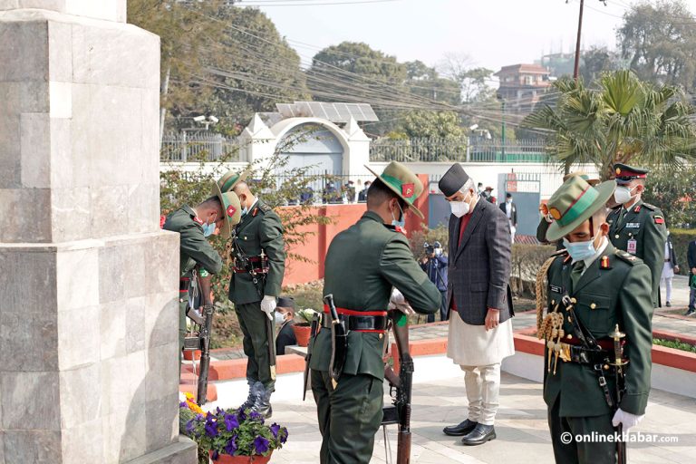 प्रधानमन्त्रीले गरे शहीद स्तम्भमा माल्यार्पण