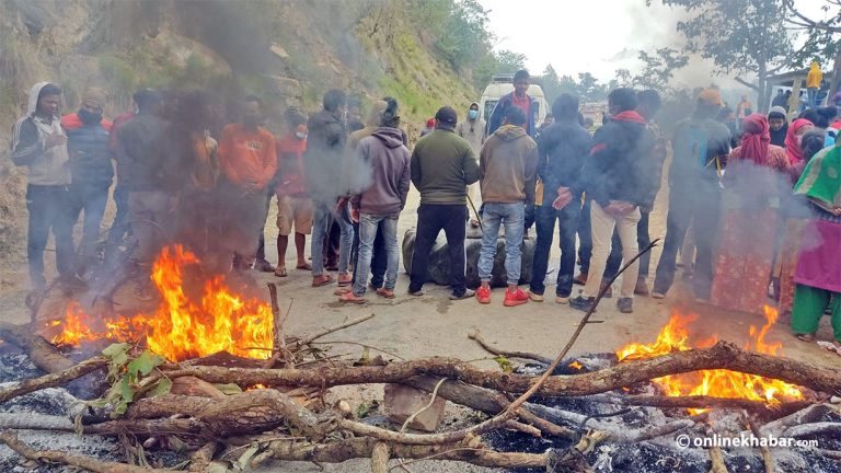 वडा अध्यक्ष कार्कीको निधनपछि छिन्चु बजार र सडक बन्द