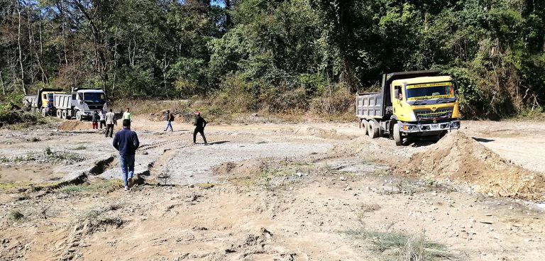 चितवनको खगेरी खोलामा गैरकानुनी उत्खनन्