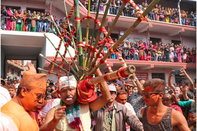 अन्तिम पटक जिब्रो छेडाउँदै बुद्धकृष्ण   