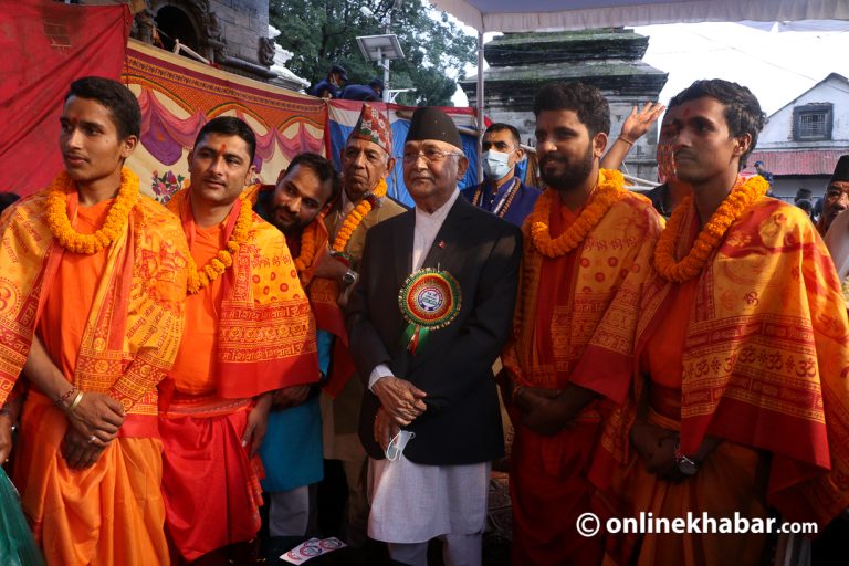 आरती हेर्न पशुपति पुगे ओली (फोटो फिचर)