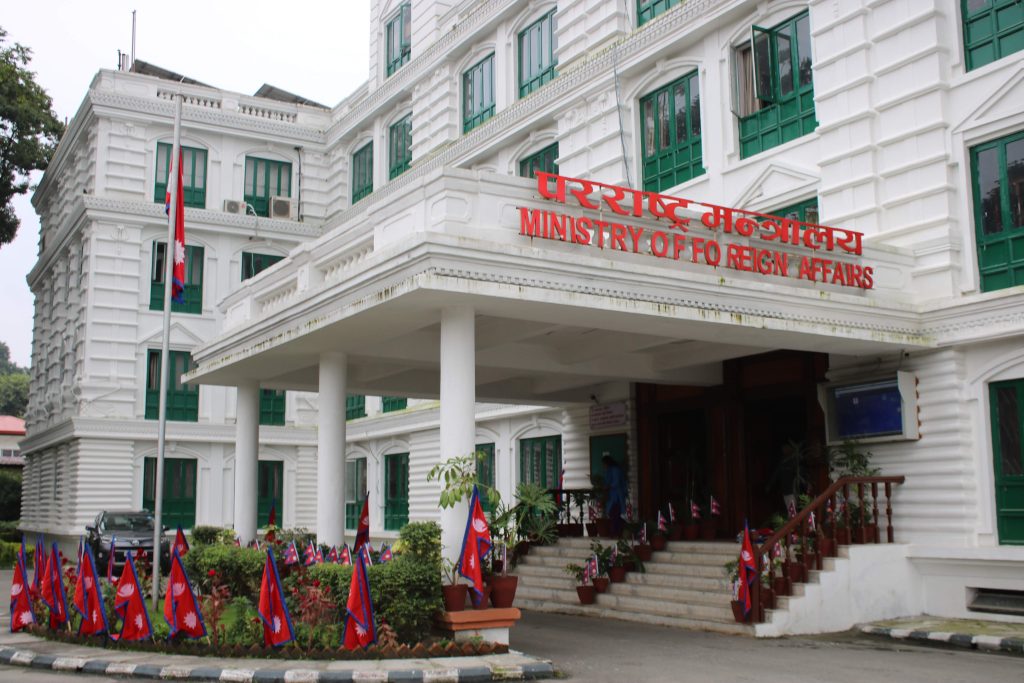 परराष्ट्र मन्त्रालयले भन्यो-ढाकामा नेपाली विद्यार्थी सुरक्षित छन्, अप्ठेरो परे दूतावासमा सम्पर्क गर्नू 