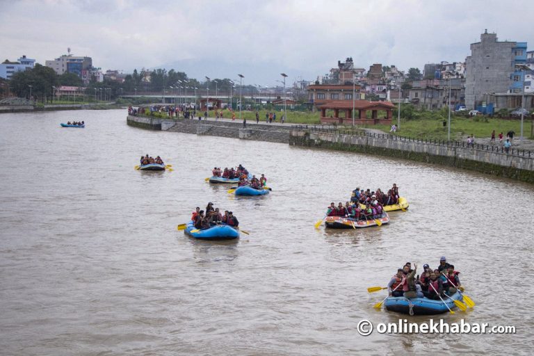 वाग्मती नदीमा र्‍याफ्टिङ (तस्वीरहरू)