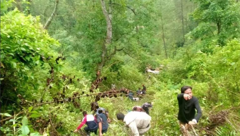 सल्यानमा गाडी दुर्घटना हुँदा १२ जना घाइते