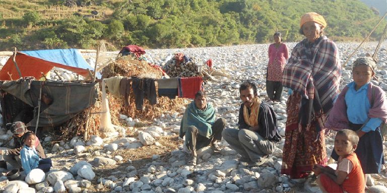 झुप्रा खोला किनारका वादी समुदायलाई ३६ वर्षदेखि दशैंले छोएन