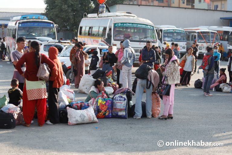 सकियो दशैं बिदा, फर्किंदै कार्यथलो (तस्वीरहरू)