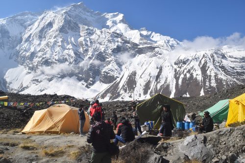 अन्नपूर्ण प्रथम आधार शिविरमा पूर्वाधार थपिँदै