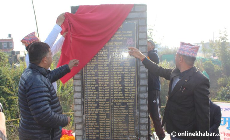 यति विमान दुर्घटनामा ज्यान गुमाउनेको सम्झनामा दुर्घटनास्थलमा स्मृति स्तम्भ