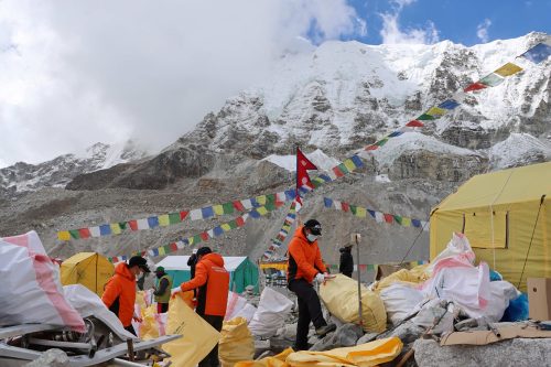 सफा हिमाल अभियान : ५ वर्षमा १०८ मेट्रिक टन फोहोर र १२ शव झिकियो