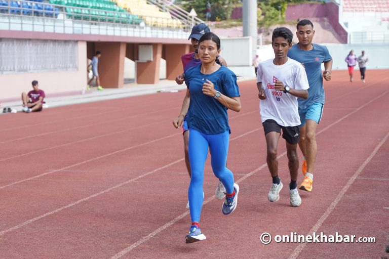 स्वर्णिम सपना छुन दौडिरहेकी सन्तोषी