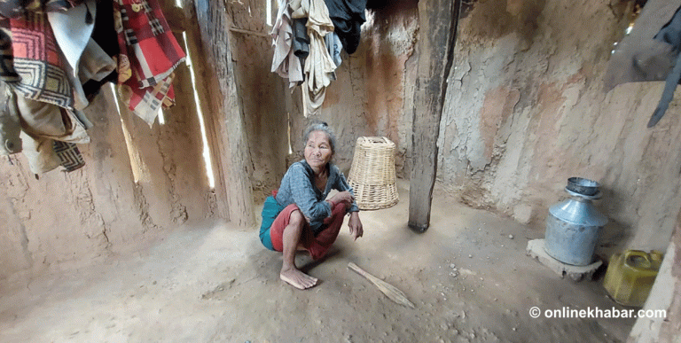 छोरा र नागरिकता पर्खेर चुहिने छाप्रो रुँघिरहेकी सीता प्रजा