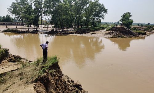 धार परिवर्तन गरेर बस्तीमा पस्यो चौधर नदी