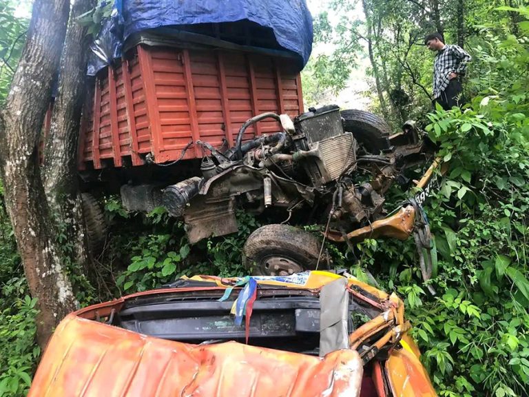 रोल्पामा मिनी ट्रक दुर्घटना हुँदा चालकको मृत्यु