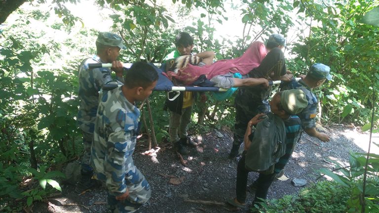 रूकुममा पहिरोले पुरिएका तीन जनाको उद्धार, एक जना मृत भेटिए