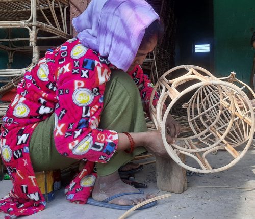 बेतबाँसका सामग्रीबाट आत्मनिर्भर बन्दै कैलालीकी ललिता चौधरी