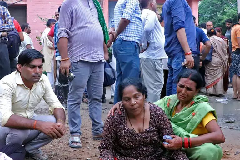 भारतको उत्तर प्रदेशमा भागदौड हुँदा मृत्यु हुनेको संख्या ११६ पुग्यो