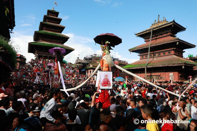 भक्तपुरमा घिन्ताङघिसी नाचसँगै ८ दिने गाईजात्रा (तस्वीरहरू)