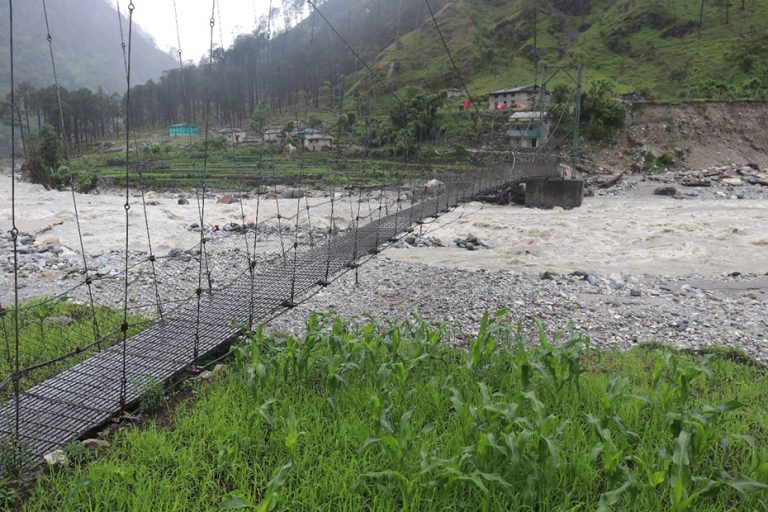 बूढीगंगाको कटानले बाजुरा र अछामका दर्जनौं बस्ती जोखिममा