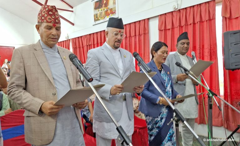 कर्णालीमा कांग्रेसका ४ मन्त्रीले लिए शपथ