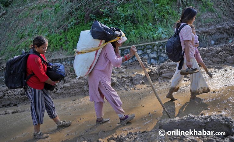 अलपत्र यात्रुहरुको २० घण्टा लामो संकट मार्च