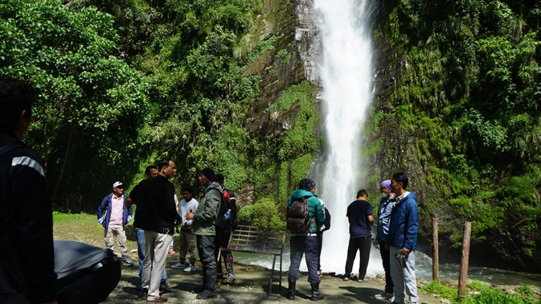 बेनी-जोमसोम यात्रामा मन लोभ्याउने झरनाहरू