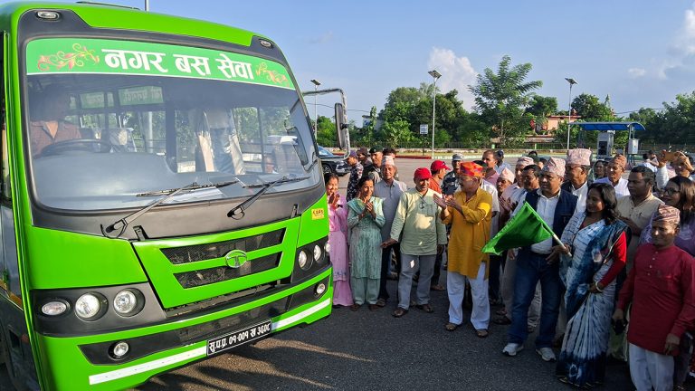 धनगढी उपमहानगरले सञ्चालनमा ल्यायो नगर बस