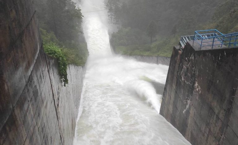 १२ घण्टापछि बन्द गरियो कुलेखानी ड्यामको ढोका