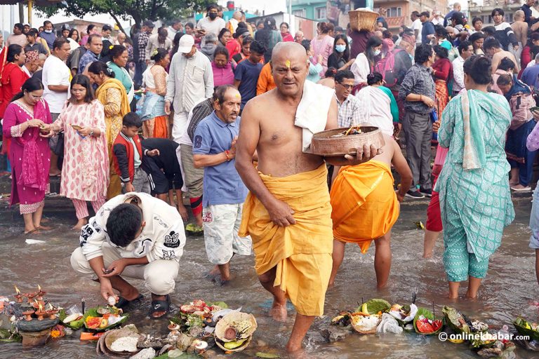 गोकर्णेश्वरमा पितृ पूजा (तस्वीरहरु)