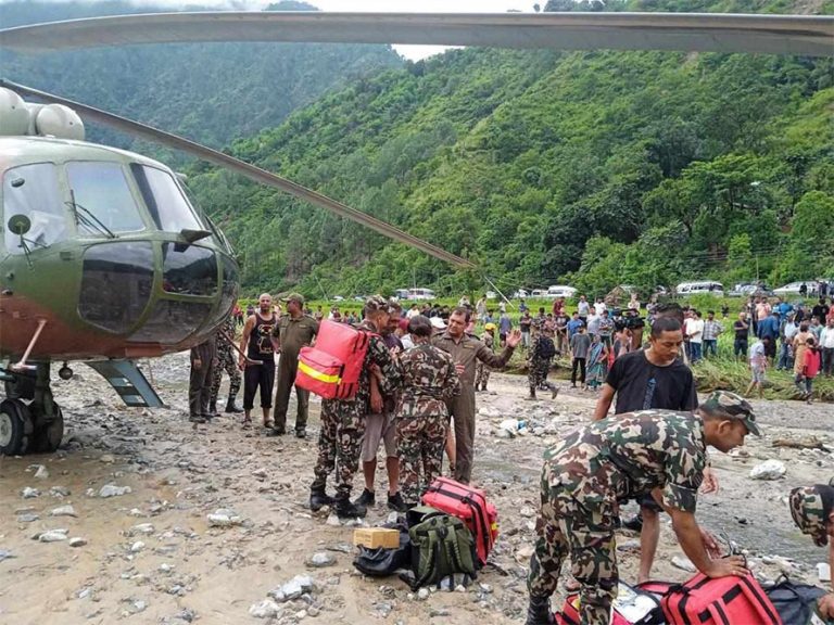 बाढी पहिरोबाट प्रभावित ७१३ जनाको हवाई उद्धार