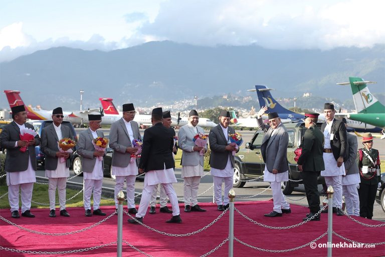 प्रधानमन्त्री ओली स्वदेश फर्किए