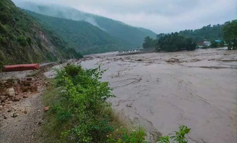 सुनकोशीको सतह बढ्दा खुर्कोटको पुल बग्यो, मुख्य बजार क्षेत्र डुब्यो