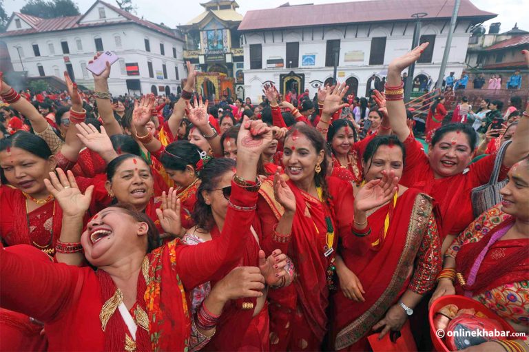 ३ लाख ब्रतालुले गरे पशुपतिनाथको दर्शन