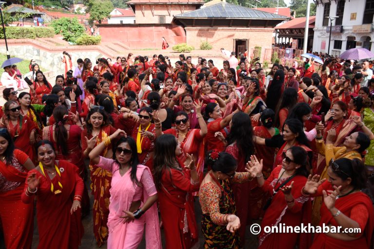 पशुपति क्षेत्रमा तीजको उल्लास (तस्वीरहरू)