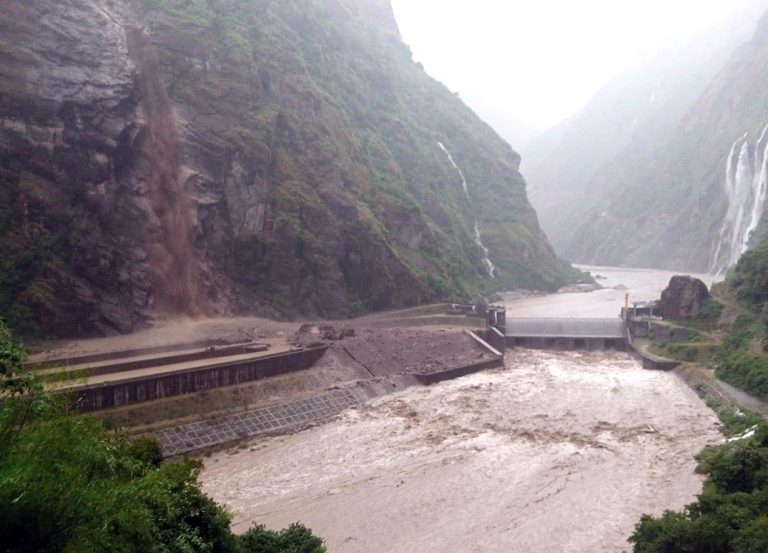 माथिल्लो तामाकोशीमा पहिरो : चार जनाको अवस्था अझै अज्ञात