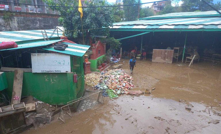 बल्खु तरकारी बजारमा ३ करोडको क्षति