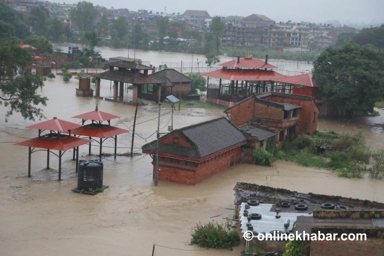 पहिरोमा परी भक्तपुरमा गर्भवती महिलासहित ३ जनाको मृत्यु