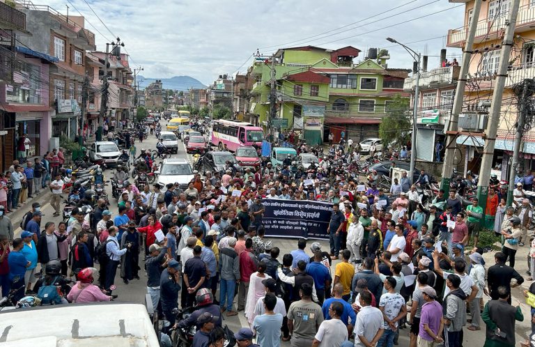 कान्तिलोकपथलाई राष्ट्रिय राजमार्गको मापदण्ड तोकिएको भन्दै स्थानीय आन्दोलित