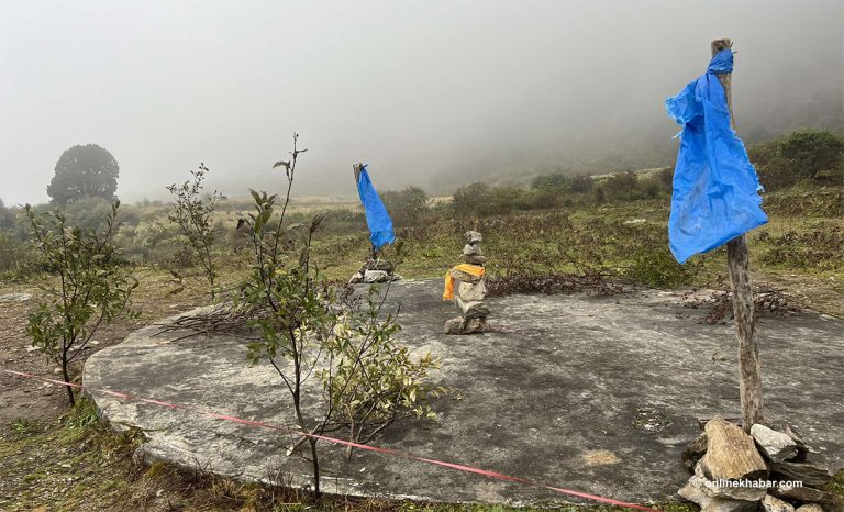 उत्तरी गोरखामा गाउँलेले रोके हेलिकप्टर उडान