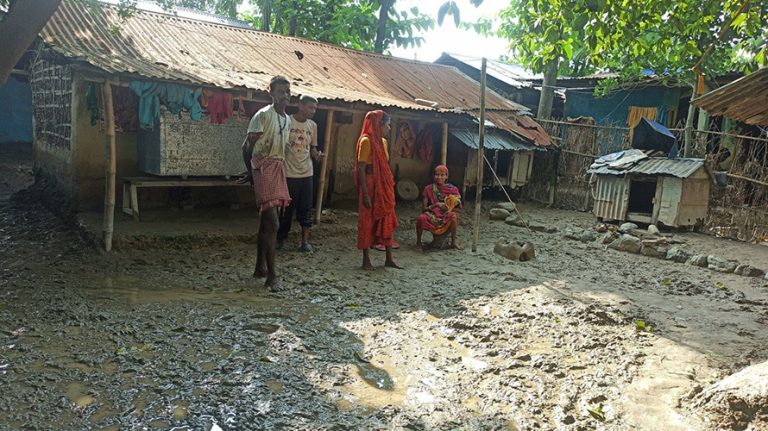 इनरुवाका बाढी पीडितको गुनासो : पाँच दिनदेखि भुजा खाएर बस्न बाध्य छौं