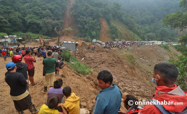 झ्याप्ले खोलामा दुई पहिरो बीचमा जिन्दगी