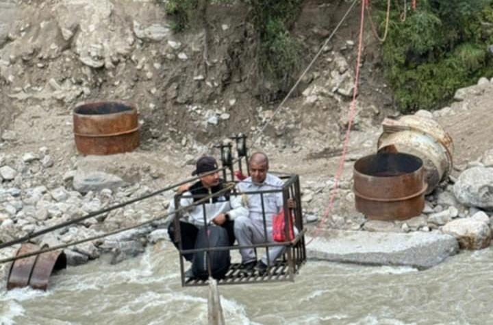 बेलिब्रिज बगाएको तातोपानी नाकामा तुईन, फड्के तयार हुँदै